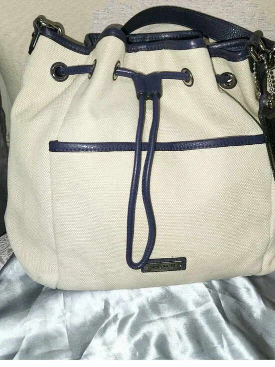 Coach - Picture 6 of 15